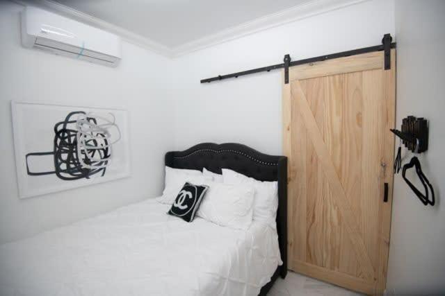 Amazing Modern 5 Bedroom Next To French Qt & Bourbon *